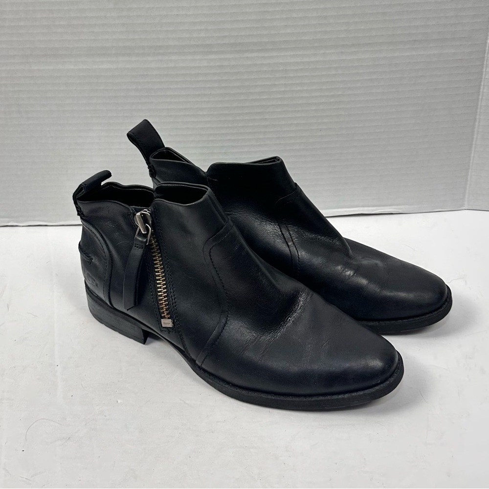 UGG Aureo Ankle Bootie Sz‎ 8